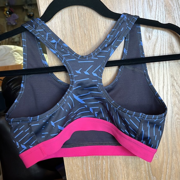 nike racer back sports bra - Picture 4 of 4